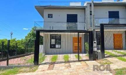 Casa Condominio em Porto Alegre, no bairro Tristeza, com 3 dormitório(s), e 3 banheiros, à venda.