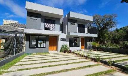 Casa em Porto Alegre, no bairro Ipanema, com 3 dormitório(s), e 3 banheiros, à venda.