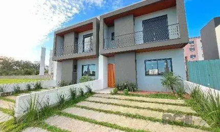 Casa em Porto Alegre, no bairro Hípica, com 3 dormitório(s), e 3 banheiros, à venda.