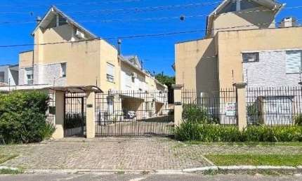 Casa Condominio em Porto Alegre, no bairro Ipanema, com 3 dormitório(s), e 3 banheiros, à venda.
