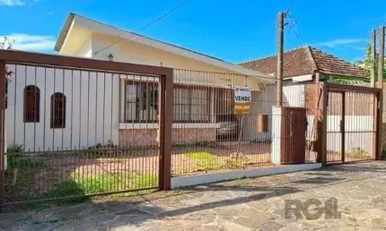 Casa em porto alegre, no bairro ipanema, com 4 dormitório(s), e 4 banheiros, à venda.