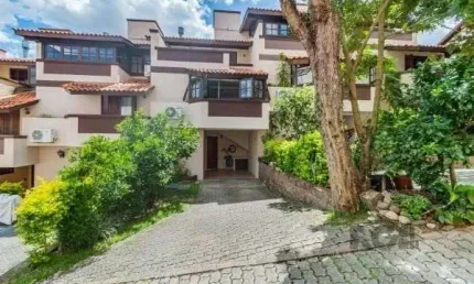 Casa Condominio em Porto Alegre, no bairro Vila Conceição, com 3 dormitório(s), e 3 banheiros, à venda.
