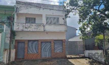 Casa /Sobrado com apartamento e loja, estacionamento, a venda no Bairro Jardim Itu. Lojão embaixo com dois banheiros e divisórias,