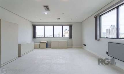 Sala comercial e uma vaga de garagem no bairro Menino Deus em Porto Alegre