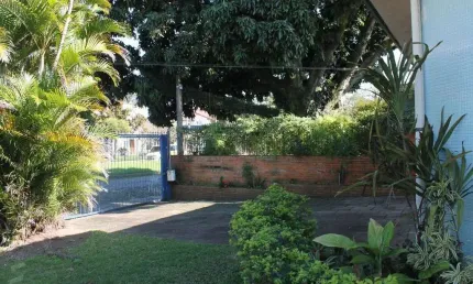 Casa para Venda - 221m², 3 dormitórios, sendo 1 suites, 4 vagas - Tristeza