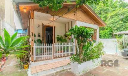 Casa para Venda - 251m², 5 dormitórios, 3 vagas - Nonoai
