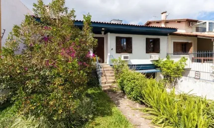 Casa para Venda - 202m², 3 dormitórios, sendo 1 suites, 2 vagas - Cristal