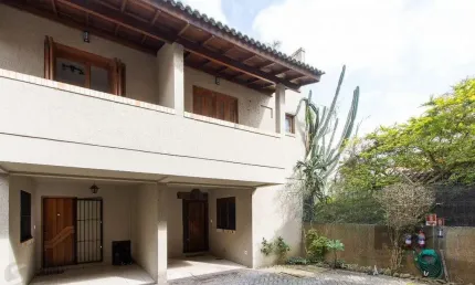 Casa em condomínio fechado com 2 quartos à venda na Avenida Guarujá, 176, Guarujá, Porto Alegre
