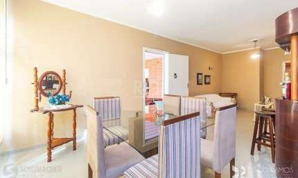 Casa térrea à venda, com 2 suites, 3 banheiros, edicula, pátio, 2 vagas - Bairro Medianeira