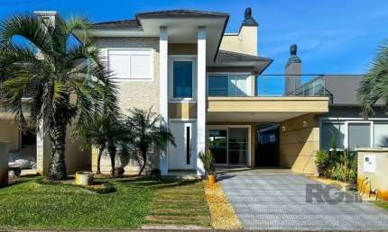 casa Alto Padrão com 239m² privativos, mobiliada e totalmente iluminada.