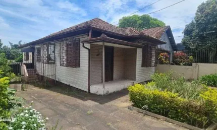 Casa com 2 dormitórios e 2 banheiros, área privativa de 100m²