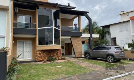 Casa em condominio com excelente padrão construtivo, possui 3 dormitórios, sendo 1 suíte máster com closet e sacada
