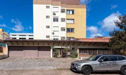 Apartamento de 64,04m², com 2 quartos, com vaga de garagem coberta e escriturada, esquina com a Av. Wenceslau Escobar.