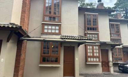 Sobrado de Alvenaria em Condominio no bairro Nobre de Gramado