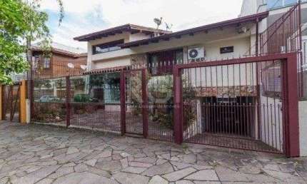 Casa para Venda de 3 dormitórios 6 vagas - Chácara das Pedras