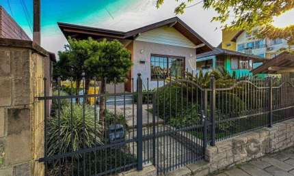 Casa com 3 quartos à venda na Rua Tristão Oliveira, 593, Floresta, Gramado