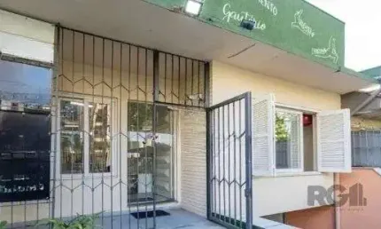 Casa no bairro Petrópolis de 3 dormitórios e 2 vagas