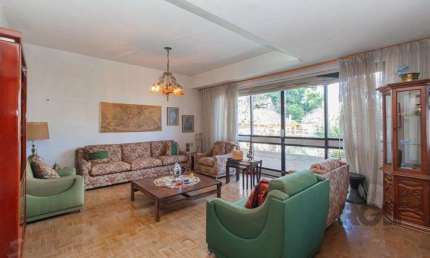 Apartamento para Comprar com 3 dormitórios com suíte e 195m² com até 4 vagas