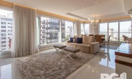 Belíssimo apartamento todo decorado por arquiteto. Apartamento com 170 m2, 3 suítes, sendo 1 suíte máster no bairro Petrópolis.