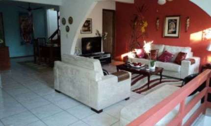 Casa para Venda - 450m², 3 dormitórios, 1 vaga - Floresta