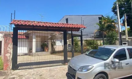 Casa com 3 quartos à venda na Rua Afonso Arinos, 669, Camaquã, Porto Alegre