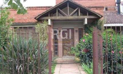 Casa para Venda - 260m², 3 dormitórios, sendo 1 suites, 7 vagas - Nonoai