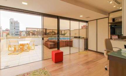Cobertura para Venda - 252m², 3 dormitórios, sendo 1 suites, 2 vagas - Menino Deus