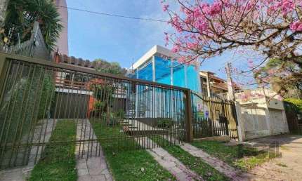 Vende-se excelente cada 3 quartos com suíte, 4 vagas, anexo comn salão de festas, podendo ser usada para fins comerciais - 255m² - Chácara das Pedras