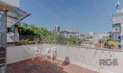 Vende-se excelente cobertura 2 quartos com suíte, 3 vagas de garagem com 156m² no Petrópolis