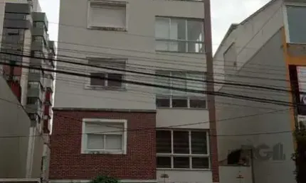 Apartamento com TERRAÇO, localizado num dos mais sofisticados bairros de Porto Alegre, bairro Rio Branco. Apartamento totalmente mobiliado.