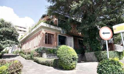 Casa 04 dormitórios, 01suíte, locação,234m² privativos, Petrópolis/Porto Alegre