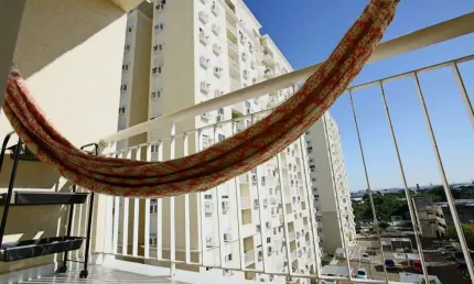Apartamento com 03 quartos, sendo 1 suíte e 01 vaga