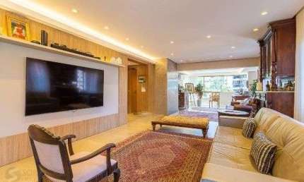 Apartamento com 4 quartos, 1 suíte e 2 vagas — 200 m² — Bela Vista