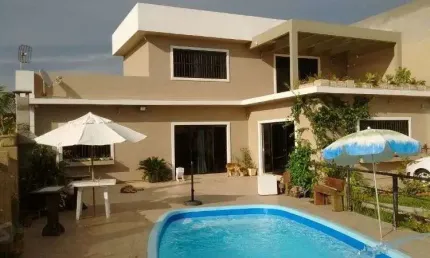 Casa para Venda - 200m², 3 dormitórios, 2 vagas - Centro