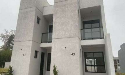 Casa em Porto Alegre, no bairro Hípica, com 2 dormitório(s), e 2 banheiros, à venda.