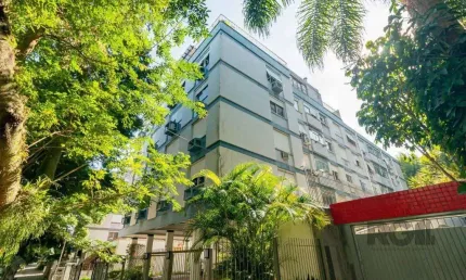 Cobertura de três quartos, suíte e uma vaga de garagem no bairro higienópolis