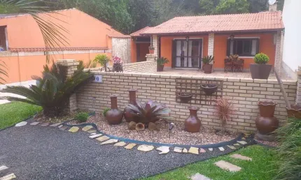 Casa para Venda - 198m², 2 dormitórios, 2 vagas - Belém Novo