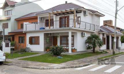 Casa para Venda com 3 dormitórios, sendo 1 suítes e 2 vagas no bairro Hípica