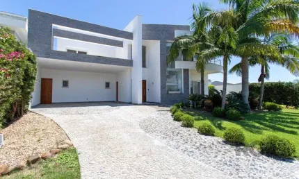 Casa no condomínio Terra Ville , com aproximadamente 450m quadrados.
