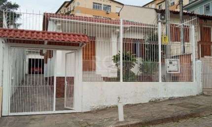 Casa para Venda - 95m², 2 dormitórios, 3 vagas - Teresópolis