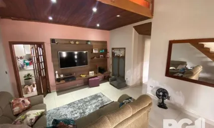 Casa com 2 quartos à venda na Avenida Edgar Pires de Castro, 4797, Lageado, Porto Alegre