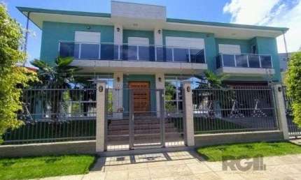 Casa em Porto Alegre, no bairro Hípica, com 3 dormitório(s), e 3 banheiros, à venda.