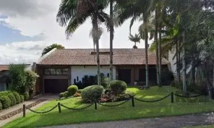 Casa em Porto Alegre, no bairro Vila Assunção, com 3 dormitório(s), à venda.
