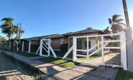 EM ATLÂNTIDA, CASA COM 1140m², 320 m² DE ÁREA PRIVADA, 3 DORMS (1 SUÍTE)