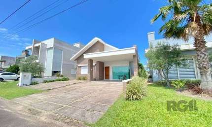 Casa a venda em Condomínio fechado na Beira mar de Atlântida Sul com 3 quartos e 164m²