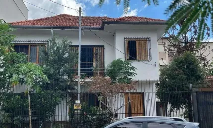 Casa de 4 dormitórios no bairro Santo Antônio, Porto Alegre