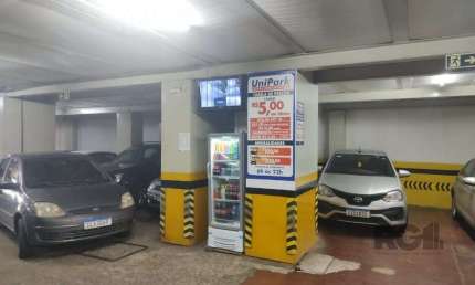 Vende pavilão, garagem de estacionamento para 100 carros, 2.400m² com salas para escritórios e depósito no centro de Porto Alegre