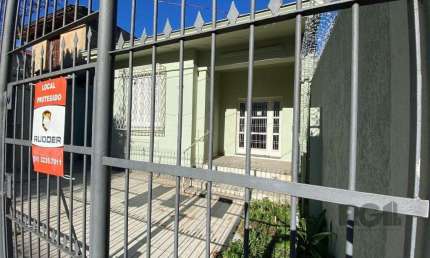 Casa para Comprar com 3 dormitórios no bairro Azenha