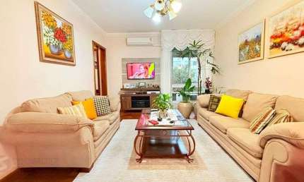 Impecável apartamento com 3 dormitórios , 3 banheiros , 2 vagas cobertas , com 120 m² privativos.