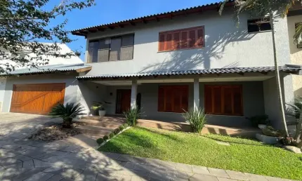 Casa em Condomínio com 03 quartos (01 suíte com closet) e 06 vagas no Ecoville